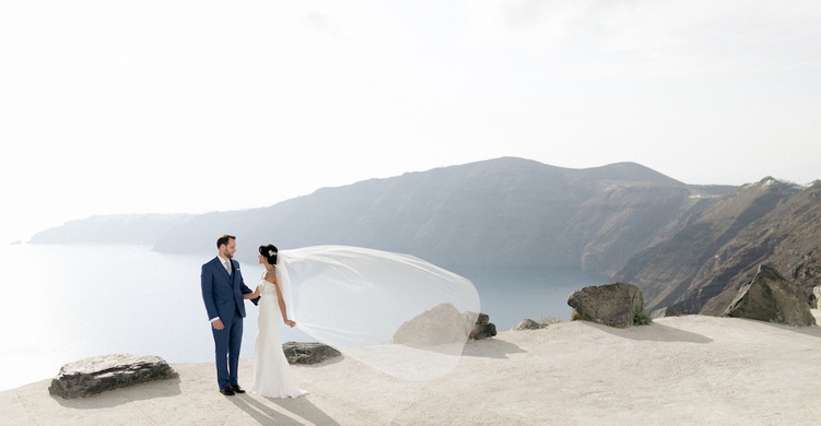 Jess & Tim  tie the knot in Santorini